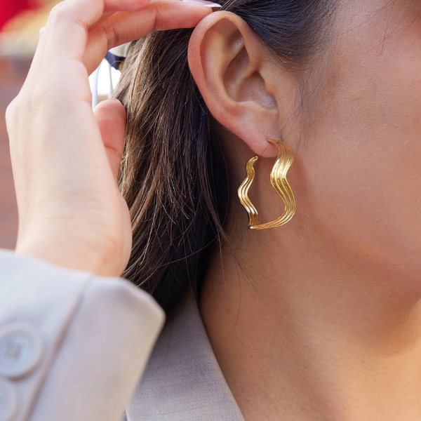 Wavy Hoops