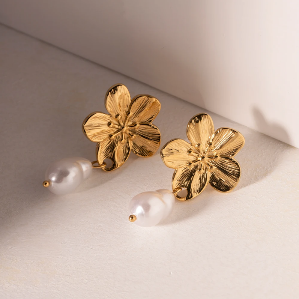 Daisy Pearl Earrings