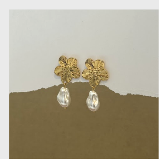 Daisy Pearl Earrings
