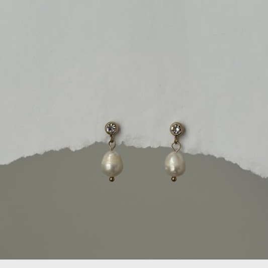 Goldie Mini Studs Pearl