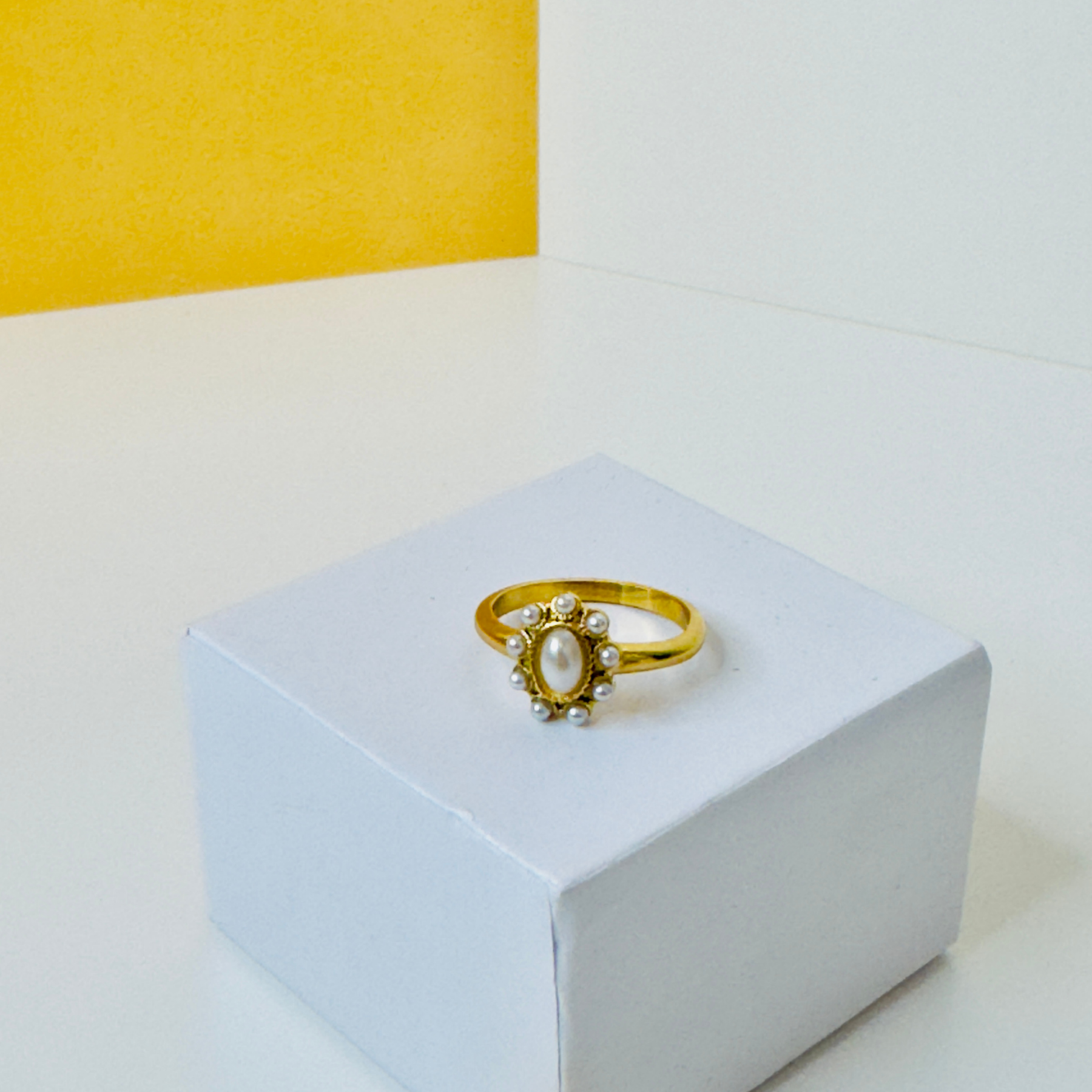 France Dainty Ring