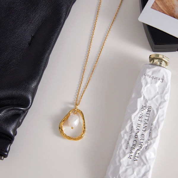 Pearl Pendant Necklace