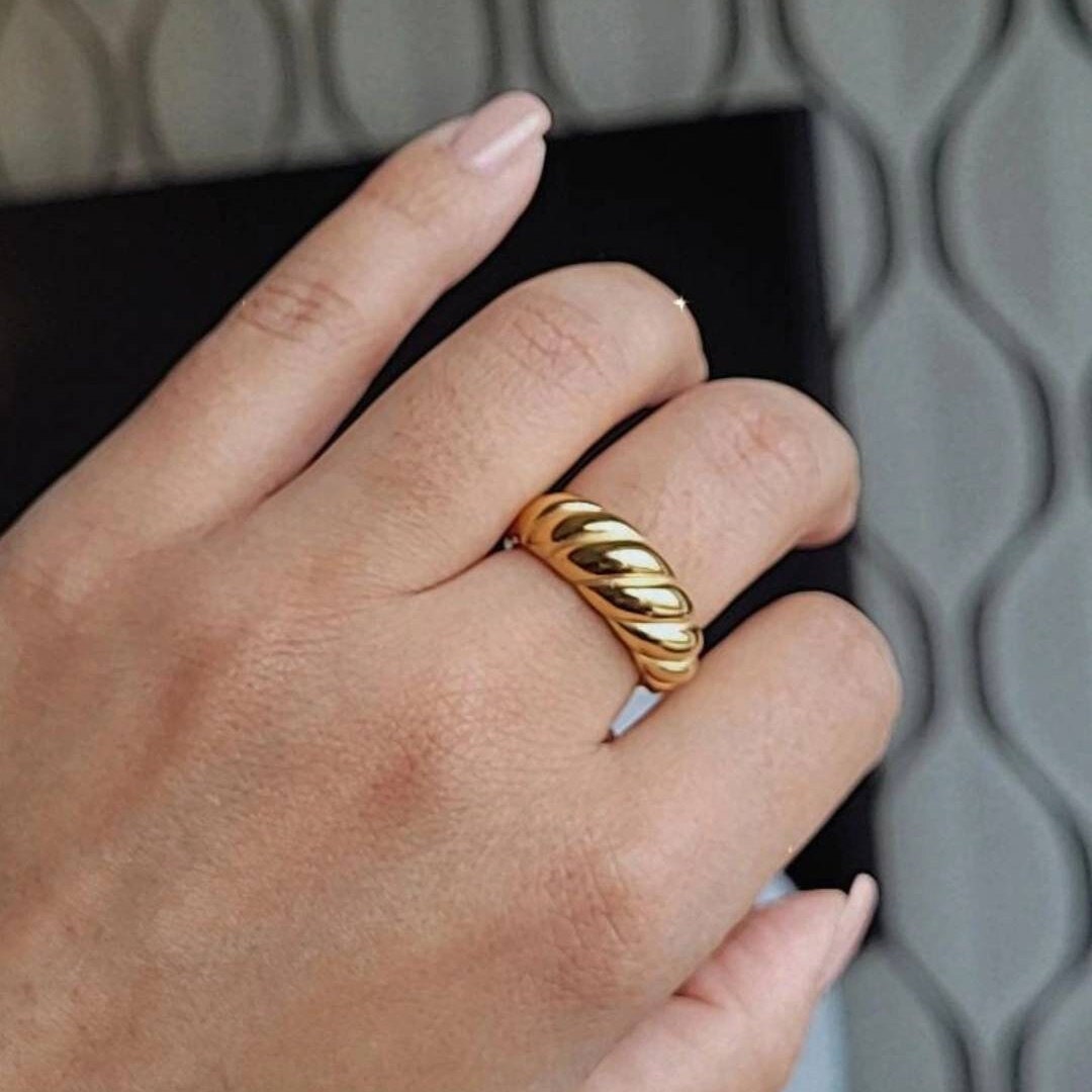 Anti-Tarnish Ring Croissant, Small Gold Ring Croissant, Stacking Ring, Croissant Gold Ring, Gift, Stainless Steels Waterproof Gold Ring