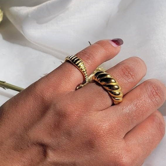 Anti-Tarnish Ring Croissant, Small Gold Ring Croissant, Stacking Ring, Croissant Gold Ring, Gift, Stainless Steels Waterproof Gold Ring