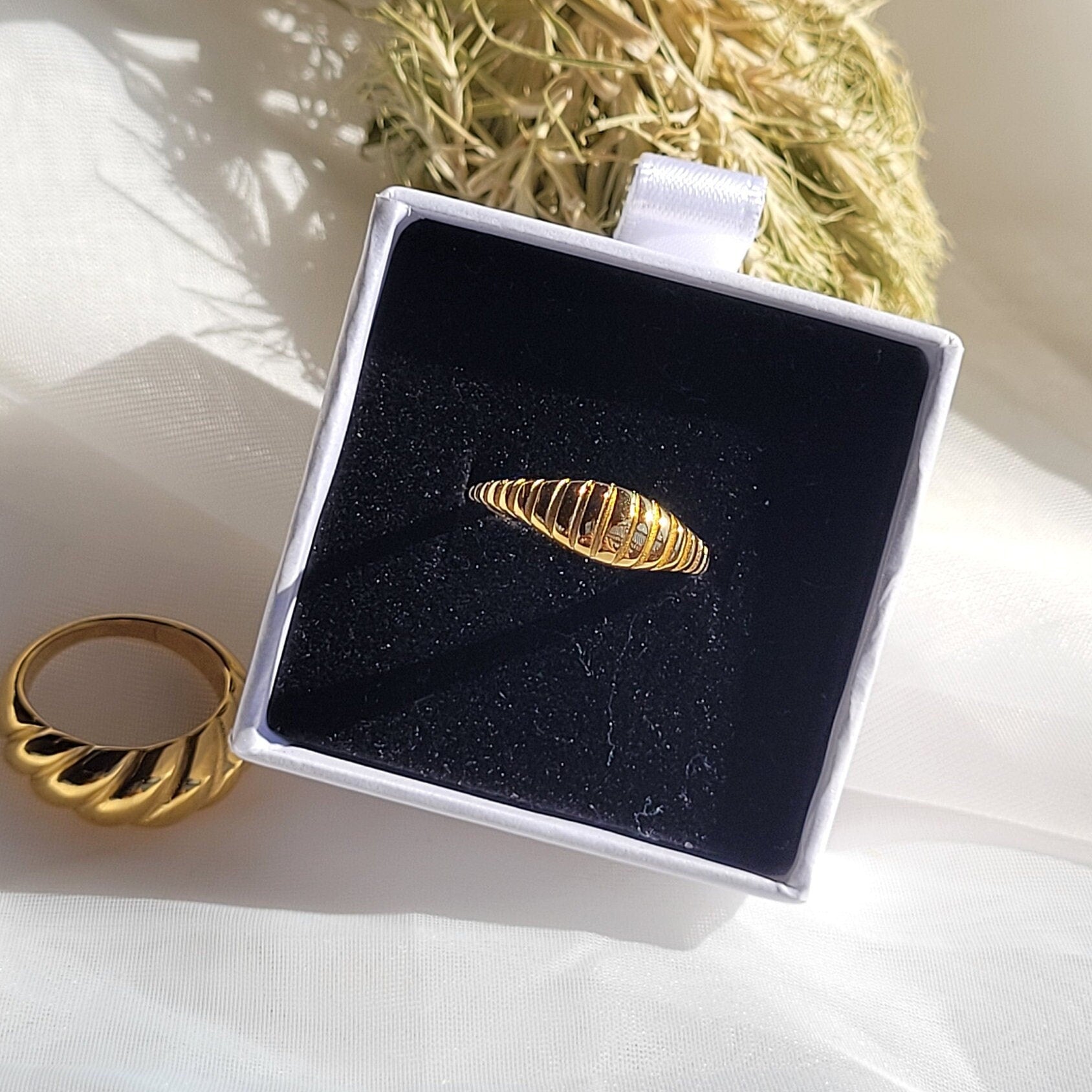 Anti-Tarnish Ring Croissant, Small Gold Ring Croissant, Stacking Ring, Croissant Gold Ring, Gift, Stainless Steels Waterproof Gold Ring