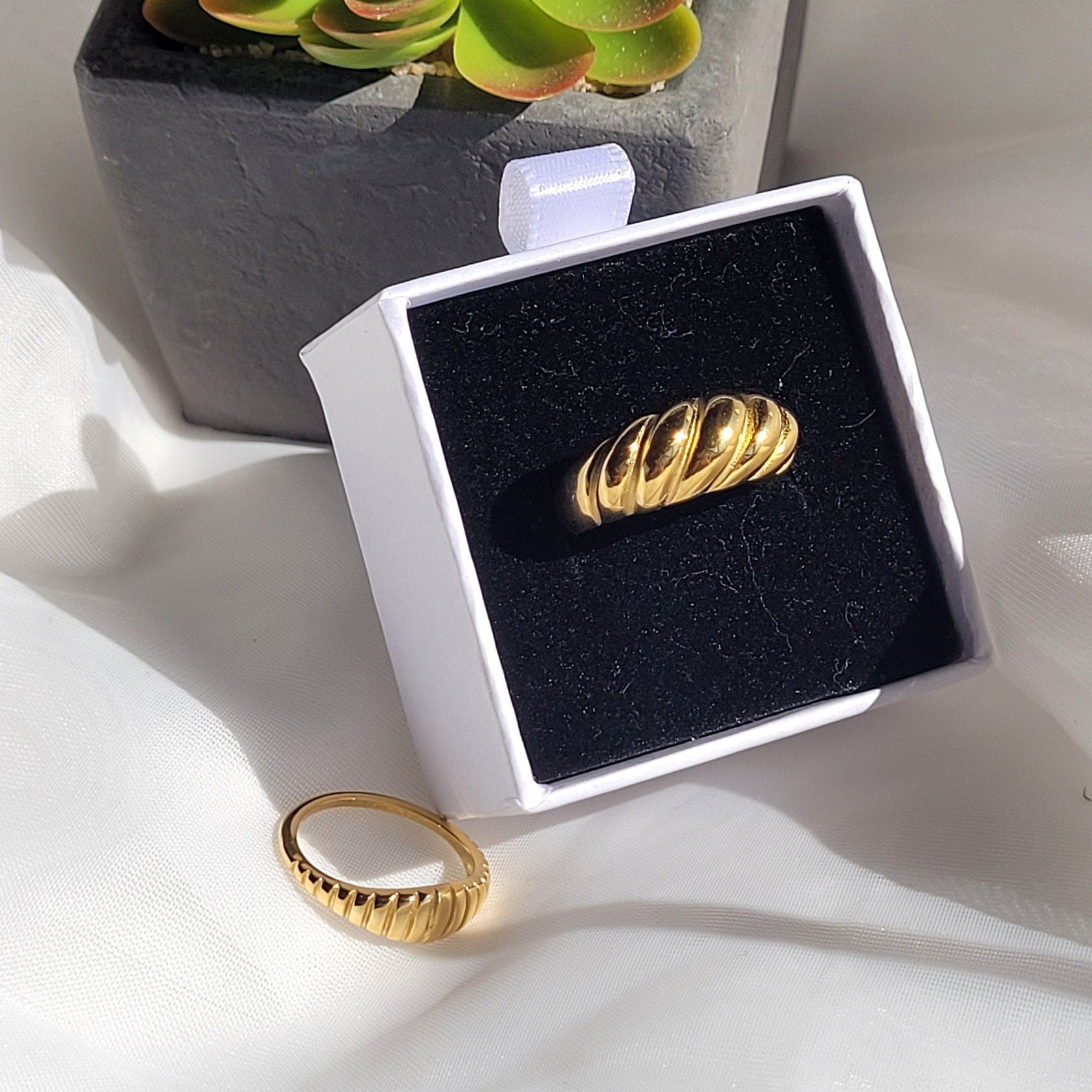 Anti-Tarnish Ring Croissant, Small Gold Ring Croissant, Stacking Ring, Croissant Gold Ring, Gift, Stainless Steels Waterproof Gold Ring